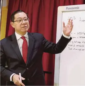  ?? PIC BY MIKAIL ONG ?? Penang Chief Minister Lim Guan Eng at a press conference in George Town yesterday.