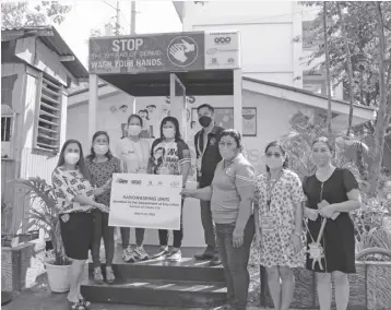  ?? ?? JOINED by the teachers of South City Central Elementary School in Toledo City, Engr. Leah G. Diaz – GBP FVP for Cebu Operations (3rd from left), oversaw the turnover of the handwashin­g stations from CEDC and GTFI. The ceremonial transfer of these donations were witnessed by Mrs. Mae Tacandong, Admin Head of Toledo City (fourth from left) and Mr. Orlando Cadano, Assistant Schools Superinten­dent of Deped – Division of Toledo City (fourth from right).