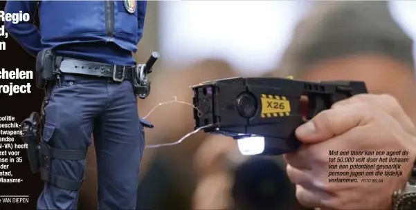  ?? FOTO BELGA ?? Met een taser kan een agent de tot 50.000 volt door het lichaam van een potentieel gevaarlijk persoon jagen om die tijdelijk verlammen.