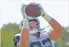  ?? MICHAEL OWEN BAKER/AP FILE PHOTO ?? The Cowboys’ Jason Witten said he is ‘just an old guy trying to make a play here and there.’