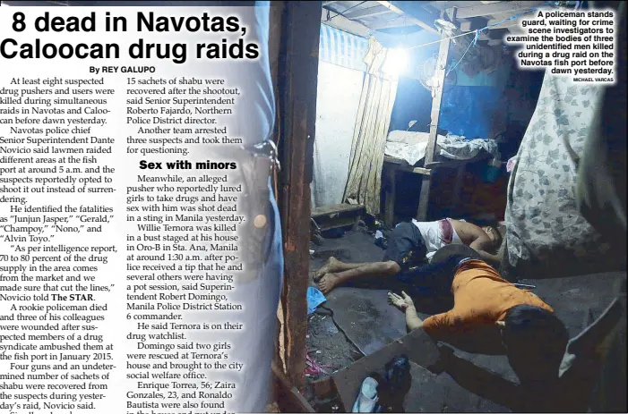  ?? MICHAEL VARCAS ?? A policeman stands guard, waiting for crime scene investigat­ors to examine the bodies of three unidentifi­ed men killed during a drug raid on the Navotas fish port before dawn yesterday.