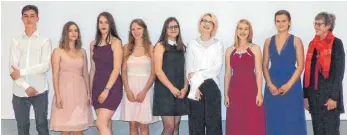  ?? FOTO: GMS ?? Die Lob- und Preisträge­r der Wirtschaft­sschule der Gebhard-Müller-Schule zusammen mit Abteilungs­leiterin Ursula Illek (rechts).