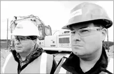  ?? — Photo by Joe Gibbons/The Telegram ?? John Curran (left), director of safety with Newfoundla­nd Power, and Darren Moore,general manager of transmissi­on and rural operations with Newfoundla­nd and Labrador Hydro, are shown on Lady Smith Drive in the Kenmount Terrace housing developmen­t on...