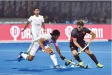  ?? — AFP ?? Malaysia’s Sukri Mutalib (L) tries to block Netherland­s’ Jeroen Hertzberge­r during the group stage match at the 2018 Hockey World Cup in Bhubaneswa­r.
