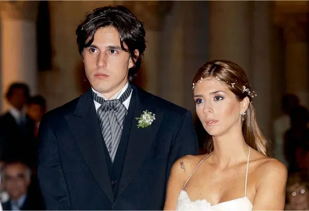  ??  ?? En marzo de 2004, Roberto García Moritán se casó en la Catedral de San Isidro con la hija del banquero Jorge Brito. Con “Mili” tuvo dos hijos, Santino y Delfina, y también fue novio de Camila Velasco y Juana Viale. Un galán que ahora conquistó a Pampita.