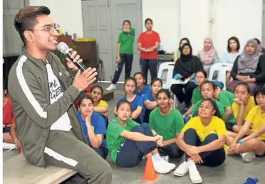  ??  ?? Arwind shares his experience­s and insight on bullying and kindness with Convent Light Street pupils.