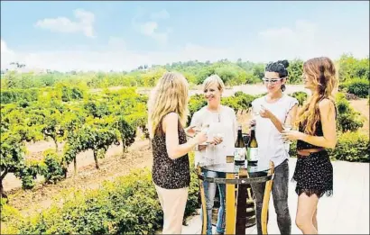  ?? AVGVSTVS ?? Brindis con vinos veganos en las viñas de la bodega Avgvstvs Forvm del Vendrell