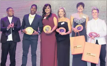  ?? PICTURE: SIMONE KLEY ?? Minister of Sport and Recreation Fikile Mbalula at the gsport awards ceremony with Caster Semenya, Odessa Swarts (Wayde van Niekerk’s mother), 2016 Comrades Marathon winner Charne Bosman, netball coach Burta de Kock and Banyana Banyana’s Janine van Wyk...