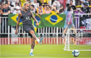  ?? //AFP ?? Desde el Barça se confirma que el club mantiene la puerta abierta al jugador brasileño