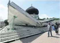  ?? Irwansyah Putra / Reuters ?? The remains of a mosque in Meureudu.