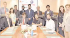  ??  ?? KARACHI
Ghazanfar Azzam CEO, Mobilink Microfinan­ce Bank sings an accord with Zafar Abbas Jafri, head of Food Papa Company for community uplift. STAFF PHOTO