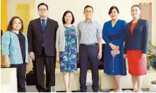  ?? Korea Times photo by Yi Whan-woo ?? Philippine Ambassador to Seoul Noe Albano Wong, fourth from left, poses with his wife Maria Elena Wong, third from left, Philippine Department of Tourism-Korea Director Maria Apo, left, and his embassy officers before a lunch with Korean journalist­s at his residence in Yongsan-gu, Seoul, Sept. 26.