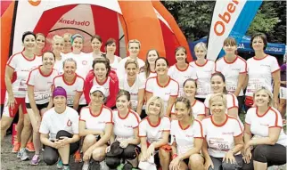  ?? BILD: SN/UWE BRAND ?? Sportlich unterwegs: das Oberbank-Team beim Salzburger Frauenlauf 2014.