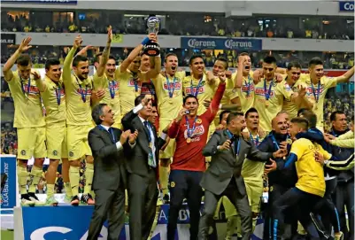  ??  ?? ALEGRÍA. América festeja su título más reciente, la '12' que le ganó a Tigres cerrando en el Azteca, en el Apertura 2014.