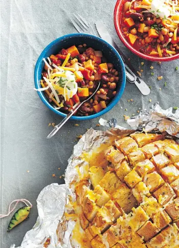  ??  ?? Make-Ahead Lentil Chili and PullApart Cheesy Garlic Bread