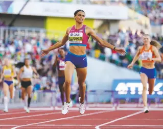  ?? Lucy NICHOLSON/REUTERS ?? Sydney Mclaughlin won the women’s 400-meter hurdles, setting a world record at 50.68 seconds.