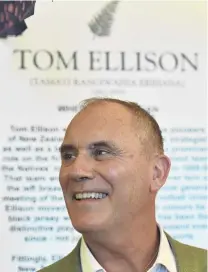  ?? PHOTOS: PETER MCINTOSH & GETTY IMAGES ?? Sporting family . . . American football star Riki Ellison at the Sports Hall of Fame in Dunedin on Monday, beside a display on his rugby legend forebear Tom Ellison. Below: Ellison celebrates in 1990 when the Los Angeles Raiders beat the San Diego Chargers.