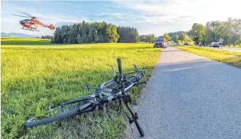  ?? FOTO: CHRISTIAN FLEMMING ?? Böses Ende einer Fahrradaus­fahrt: Die Unfallzahl­en mit E-Bikes steigen.