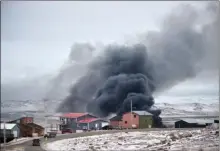  ?? The Canadian Press ?? A fire burns at a Northmart store in Iqaluit, Nunavut, on Thursday.