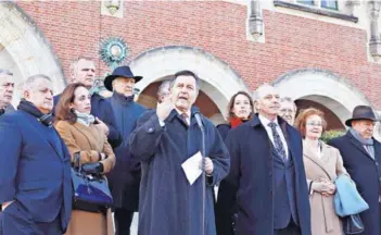  ??  ?? El canciller Roberto Ampuero habla ayer, en La Haya, tras los alegatos de Bolivia.