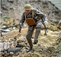  ??  ?? ‘‘Living History’’ actors recreate the a Western Front battlefiel­d experience.