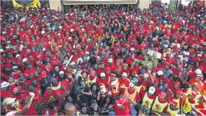  ?? Pictures: Jacques Nelles ?? TIRED OF INEQUALITY AND POVERTY. SA Federation of Trade Unions’ members protest against the national minimum wage in the Johannesbu­rg CBD yesterday.