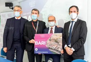  ??  ?? L’incontro Da sinistra Tiziano Onesti, Nicola Lapenna, Patrizio Summa e George Michalopou­los