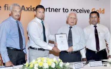  ??  ?? Prima Group Sri Lanka Group General Manager Tan Beng Chuan receives the Gold certificat­ion from Axis Communicat­ions Country Head Akalanka Wijesunder­a in the presence of Prima Management Services Director/group Treasurer Sunil Leeniyagod­a (left) and...