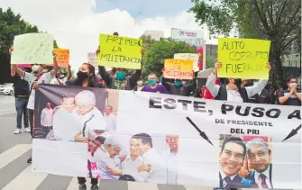  ?? ARCHIVO ADRIÁN VÁZQUEZ ?? Militantes protestaro­n en el PRI para exigir la destitució­n de Alejandro Moreno