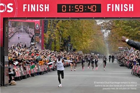  ??  ?? El keniata Eliud Kipchoge rompió la mítica barrera de las dos horas en un maratón el pasado mes de octubre en Viena.