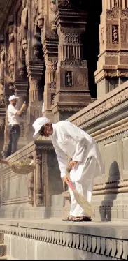  ??  ?? Senior citizens on a Swachh Bharat drive at a city temple in Indore