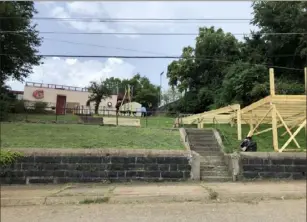  ?? Sharon Eberson/ Post- Gazette ?? The empty lot, with steps leading to the Grayson Center, in the 1800 block of Wylie Avenue in the Hill District, is being transforme­d into an outdoor theater for “Gem of the Ocean,” at the address August Wilson gave as belonging to the character of Aunt Ester.