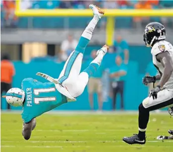  ?? JIM RASSOL/STAFF PHOTOGRAPH­ER ?? DeVante Parker catches a pass over the middle against the Ravens on Thursday night at Hard Rock Stadium. Parker ended the game with just the one 16-yard reception.