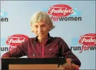  ?? NICK TOPPING- NTOPPING@DIGITALFIR­STMEDIA.COM ?? Joan Benoit Samuelson talks to her fellow runners during the media day on June. Samuelson was the first women to win an Olympic gold medal in the marathon in 1984.