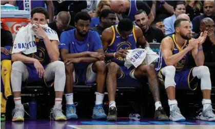  ?? Photograph: Godofredo A Vásquez/AP ?? The Golden State Warriors contemplat­e an abrupt end to their season during their loss to the Sacramento Kings on Tuesday night.