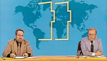  ?? FOTO: DPA ?? Die erste Sendung der „Tagestheme­n“am 2. Januar 1978 mit dem ersten Moderator Klaus Stephan (l.) und Nachrichte­nsprecher Karl-Heinz Köpcke.