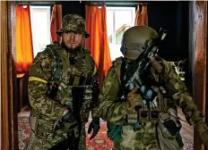  ?? ?? Retaken: Ukrainian troops in a house near Kharkiv