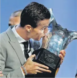  ?? REUTERS PHOTO ?? Cristiano Ronaldo won his third UEFA Player of the Year award in four seasons. He beat Lionel Messi and Gianluigi Buffon to take the top prize.