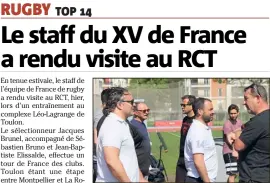  ??  ?? Le sélectionn­eur Jacques Brunel
(au fond, en face Fabien Galthié, le manager du RCT) veut travailler en harmonie avec les clubs. (Photo C. S.)