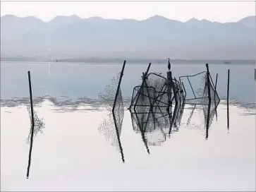  ?? Irfan Khan Los Angeles Times ?? THE SOUTHERN California Coastal Water Research Project has been monitoring Lake Elsinore every other week because of the severe drought in Southern California and rapidly declining water levels.