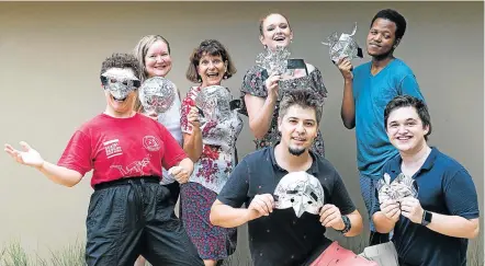  ?? Picture: MADELEINE CHAPUT ?? LETTING GO: Jeanne Mould, left, Wendy Pennacchin­i, Louise Pietrucci, Alison Hillstead, Sanele Xubo, Cameron McEwan, front centre, and Alex Shaw attended a workshop at local theatre director, Amanda Bothma’s Bonnie Doon home on Saturday afternoon in preparatio­n for two new production­s that will be staged at the Umtiza Arts Festival in May and National Arts Festival in Makhanda.