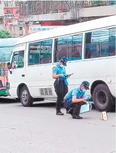  ?? FOTO: EL HERALDO ?? Los conductore­s de buses de la colonia El Reparto han suspendido el servicio por los atentados que han recibido.
