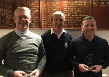  ??  ?? Club Captain John Kelly presents the Summer Fourball runners-up prize to Hugh Doyle and George Bradley.