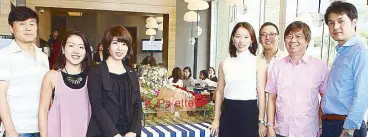  ?? Photo by WALTER BOLLOZOS ?? Eiji Kinoshita, president of K-Palette Japan; Sharon Kwek, brand manager of K-Palette Singapore; Yuko Kameyama, makeup artist, K-Palette Japan; Cheryl Chua, president of Beautybox Corp., K-Palette Philippine­s; Richard Chua Jr., vice president of...