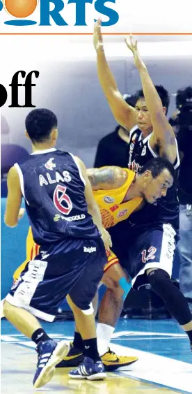  ?? AUGUST DELA CRUZ ?? CALVIN Abueva of San Sebastian (middle) tries to create some space in between the Letran double team of Kevin Laso (left) and Jonathan Belorio.