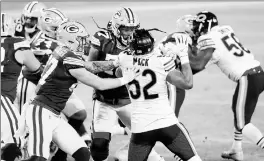  ?? JOHN J. KIM / CHICAGO TRIBUNE ?? Packers tight end Jace Sternberge­r, left, and offensive tackle Billy Turner block Bears outside linebacker Khalil Mack in the third quarter Sunday.