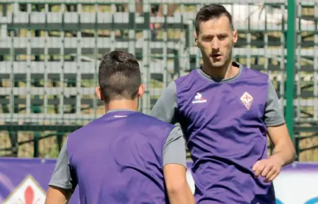  ??  ?? Nikola Kalinic, attaccante della Fiorentina da due stagioni Il croato piace al Milan, ma Corvino non vuole cederlo per meno di 30 milioni