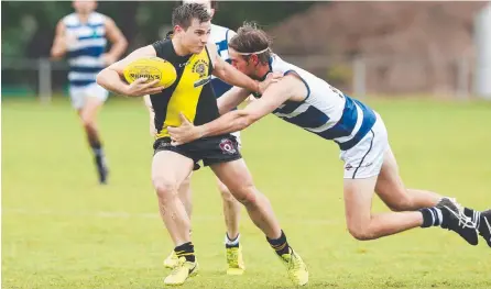  ?? Picture: BRENDAN RADKE ?? OUTCLASSED: Hermit Park's Jason Di Betta gets past Port Douglas' Ethan McCullough.