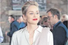  ?? FOTO: OBS/ SKY DEUTSCHLAN­D ?? Hofft auf ein Comeback: Sharon Stone in Steven Soderbergh­s Serie „ Mosaic“.