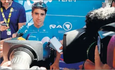  ??  ?? CAMBIA DE EQUIPO. Mikel Landa atiende a los medios en un momento del pasado Tour de Francia.